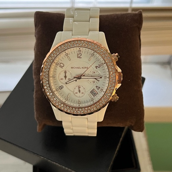 Michael Kors White and Rose Gold Watch - Picture 2 of 4